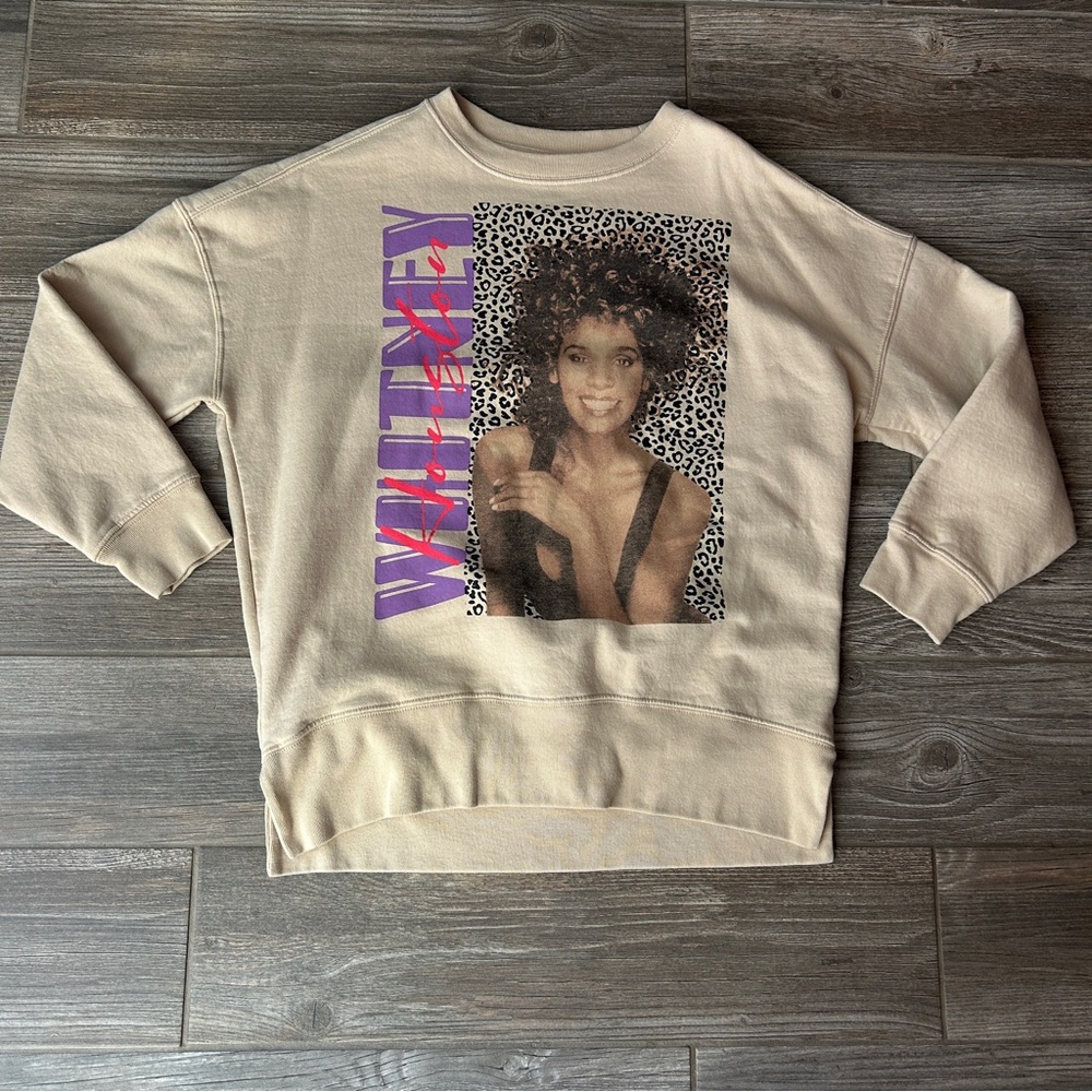 Women’s Whitney Houston Graphic Sweatshirts, XS‎